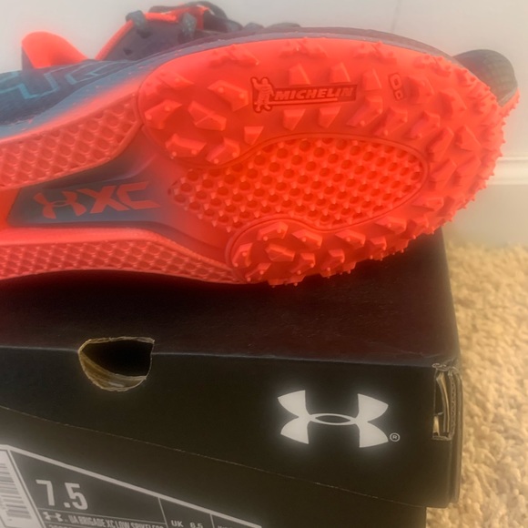 Under Armour Spikeless running shoes - Picture 2 of 5